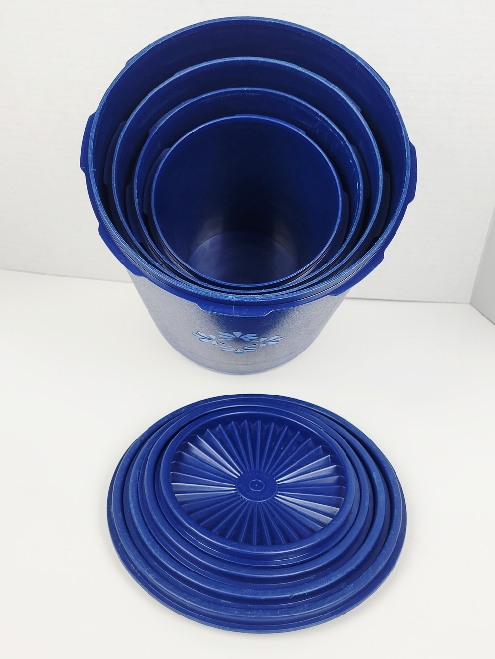 Vtg 70s~Tupperware Servalier~805~807~809~811~Dark Blue Floral Starburst w/Lids - Picture 3 of 13